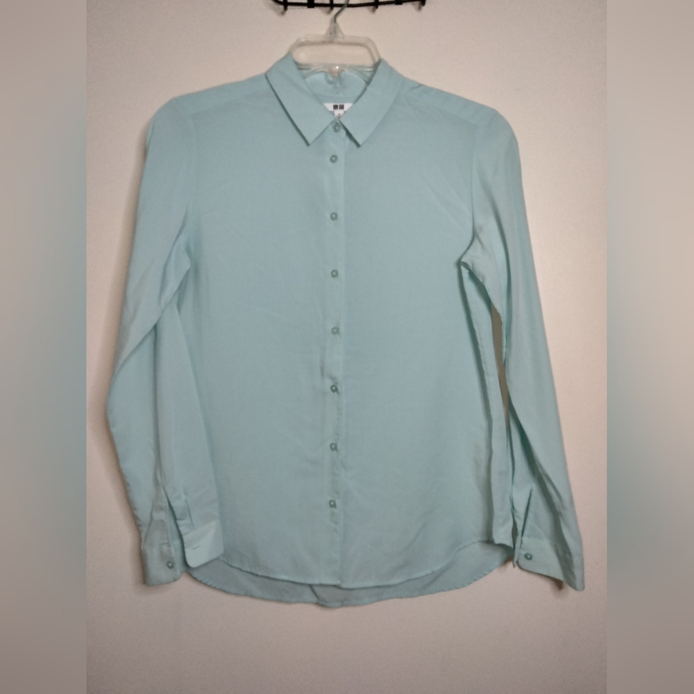 Uniqlo (Sz M) Aqua Light Blue Rayon Blend Button Down Front LS Basic Layer Shirt